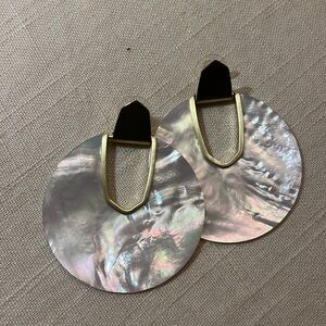 Kendra Scott Diane - Gold/Mother of Pearl EUC